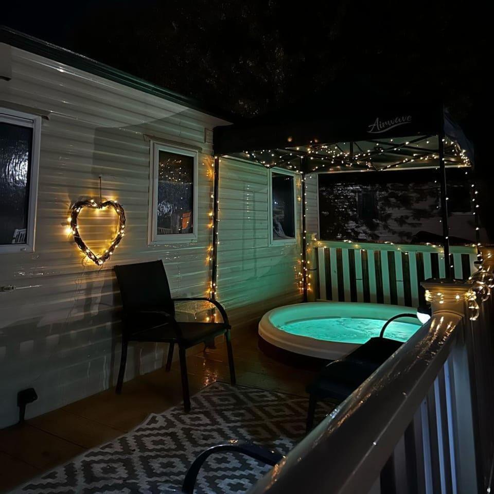 Tattershall Lakes Hot Tub Lodge Breaks Εξωτερικό φωτογραφία